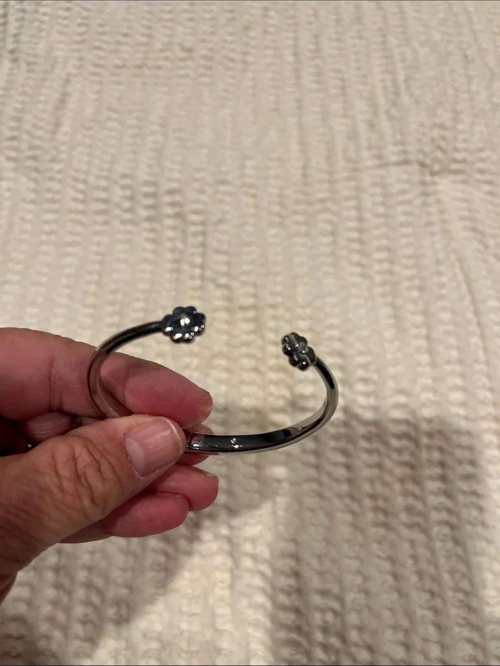 Kate Spade gorgeous silver bangle bracelet with clasp to open